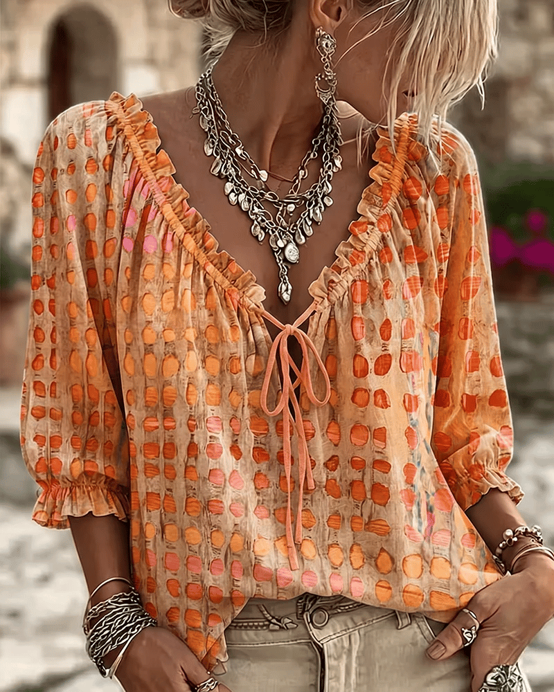 Araminta - Blusa in tessuto morbido con scollo a V e laccetti